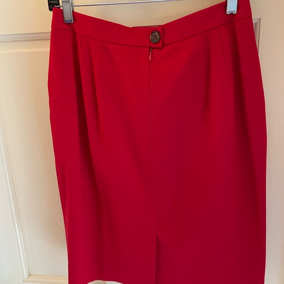 Laurel (div. of Escada) red gabardine wool skirt size 40eu (8us). - Picture 4 of 4
